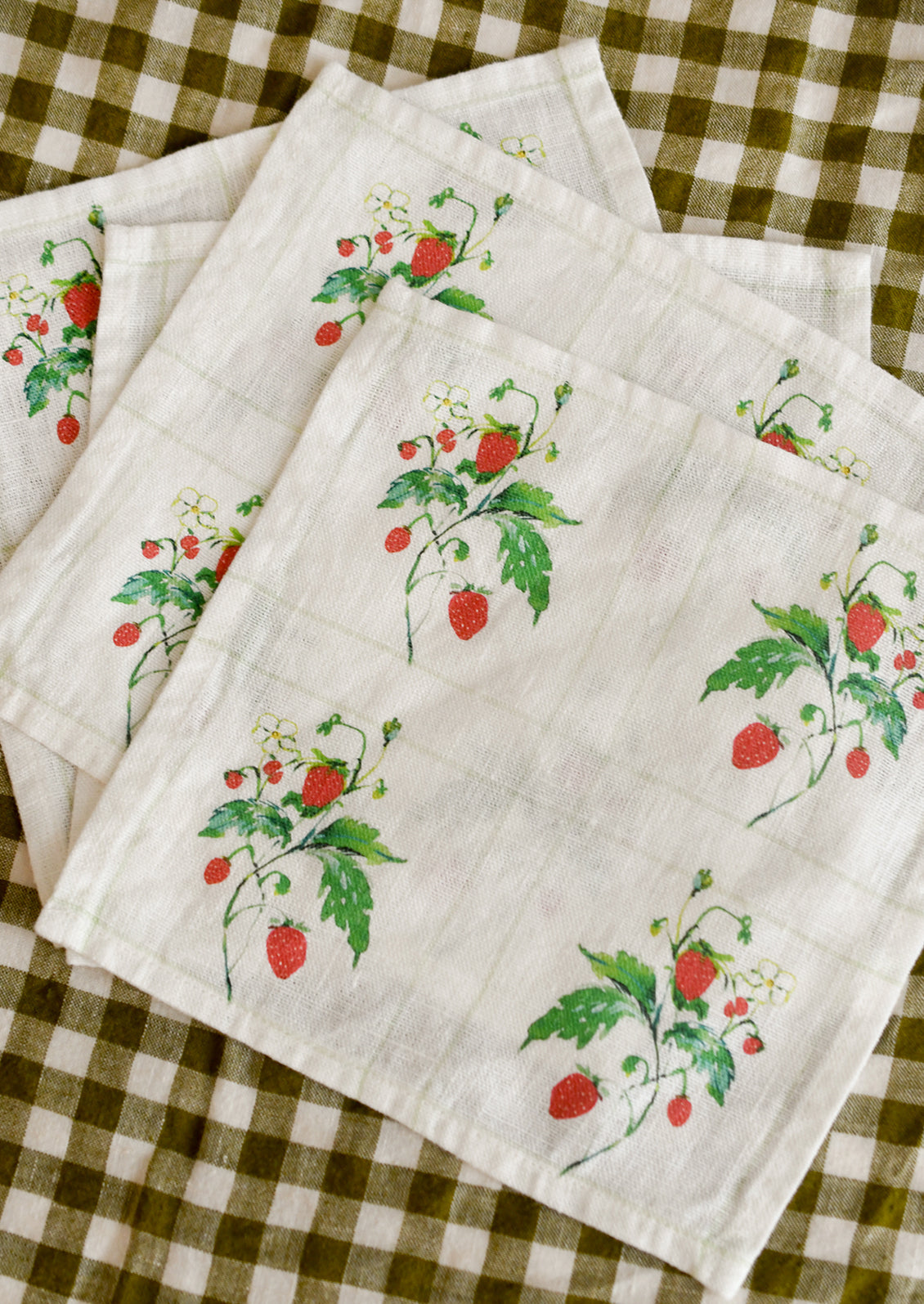 Cottage Berries Cocktail Napkin Set